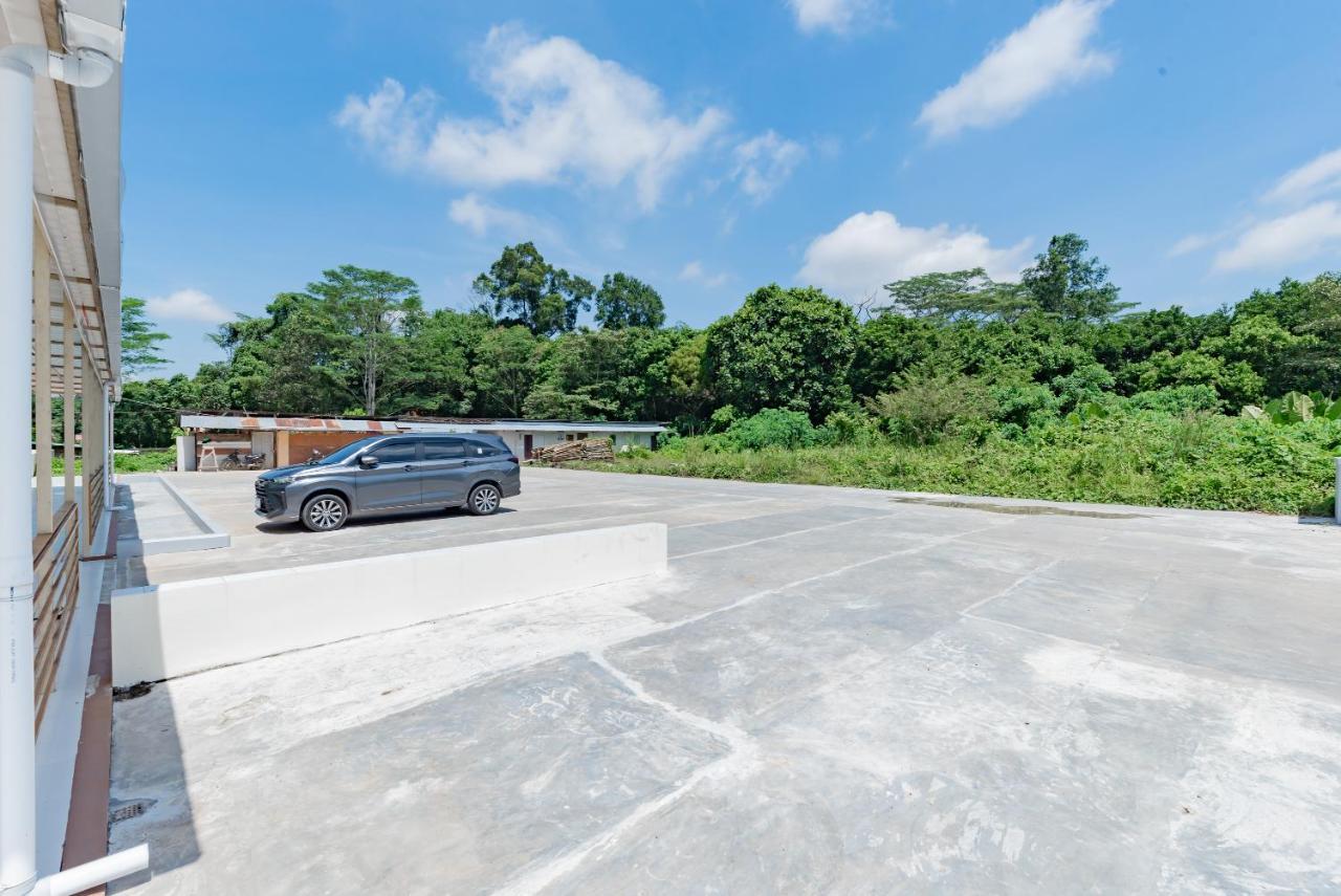 Sans Hotel Berau Square Tanjung Redep Buitenkant foto