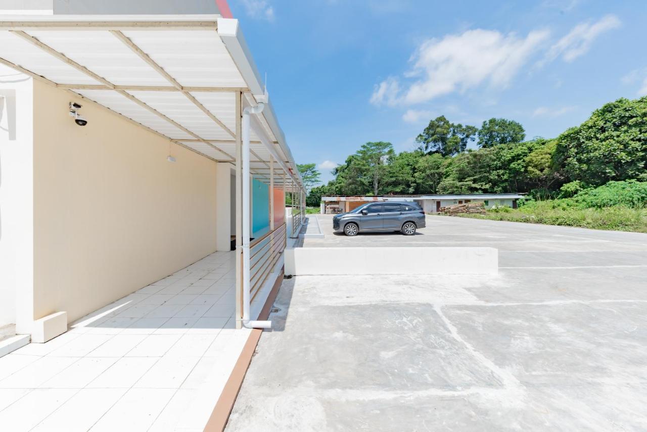 Sans Hotel Berau Square Tanjung Redep Buitenkant foto